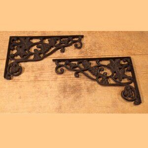 Two (2) Large Cast Iron Grape Vine Corner Shelf Brackets Two (2) 0170-06507